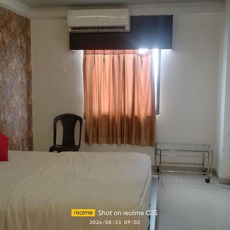 Hotel Paradise -Ahmedabad Exteriör bild