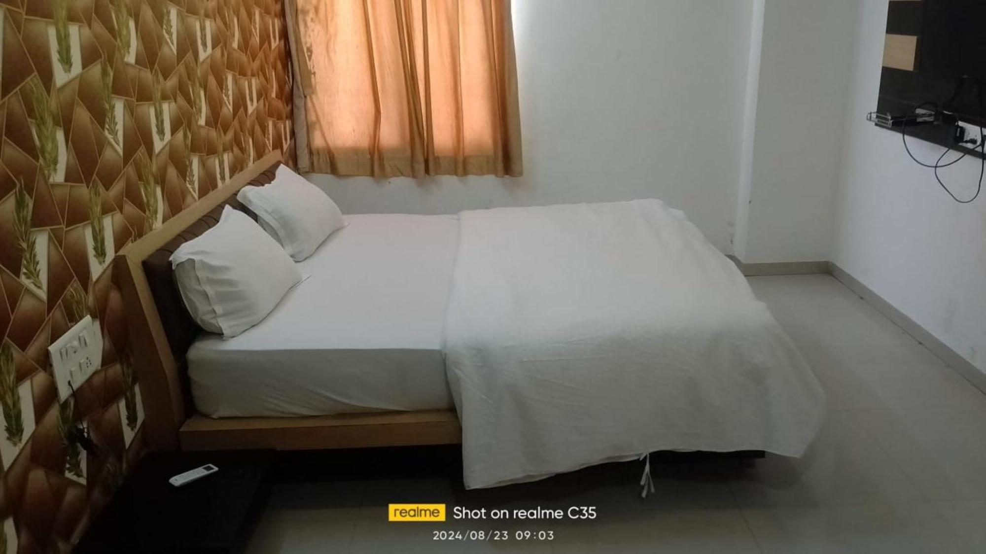 Hotel Paradise -Ahmedabad Exteriör bild