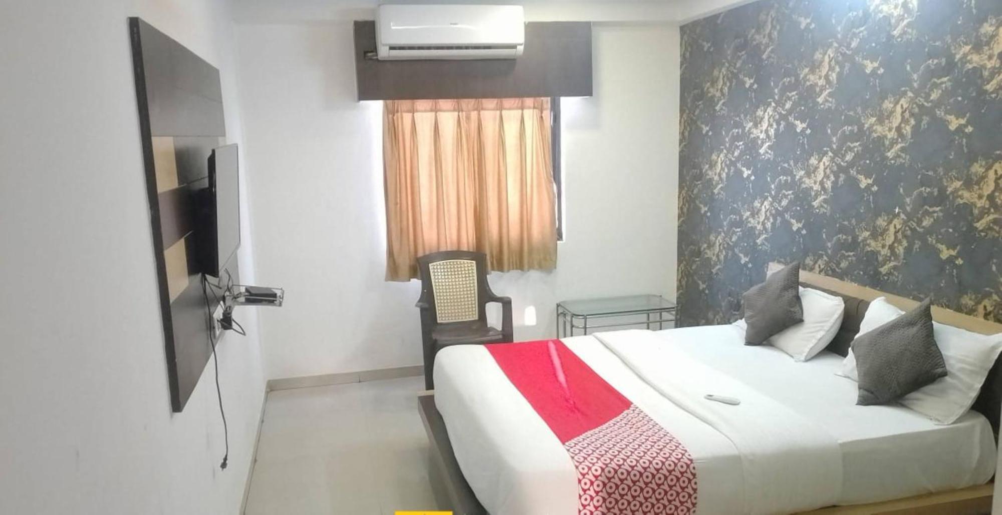Hotel Paradise -Ahmedabad Exteriör bild
