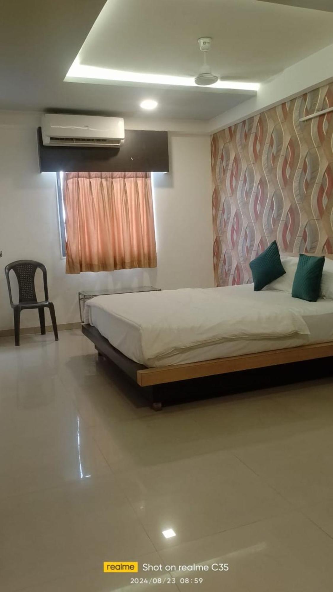 Hotel Paradise -Ahmedabad Exteriör bild