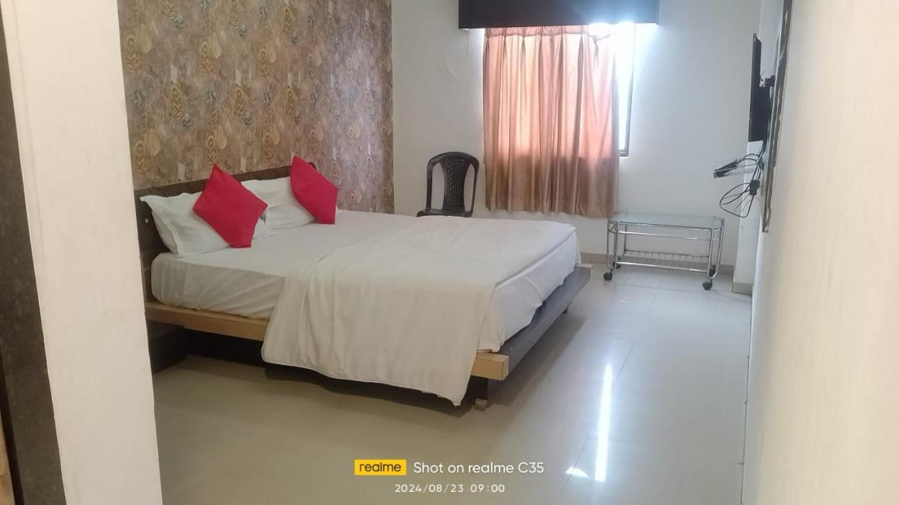 Hotel Paradise -Ahmedabad Exteriör bild