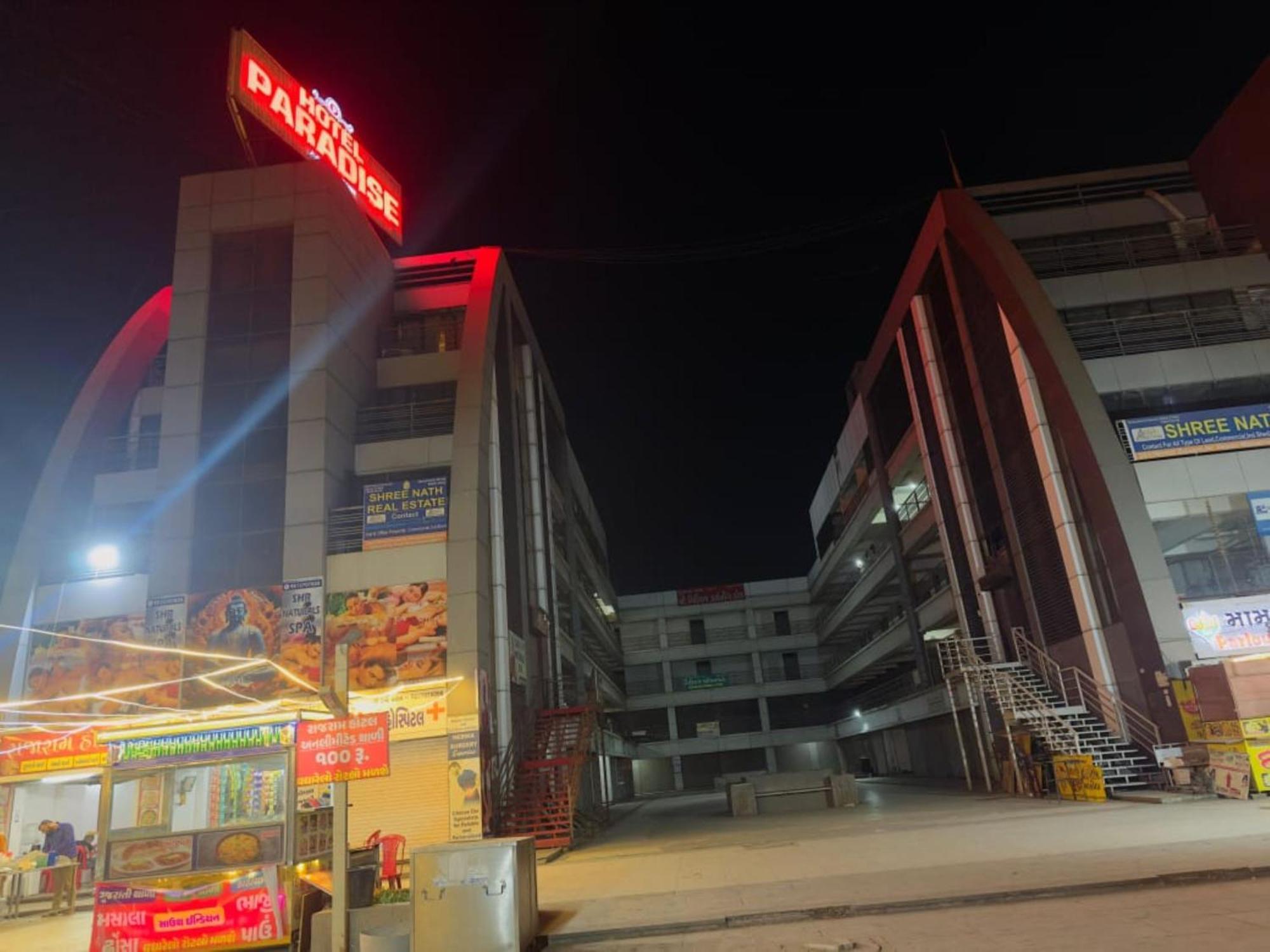Hotel Paradise -Ahmedabad Exteriör bild