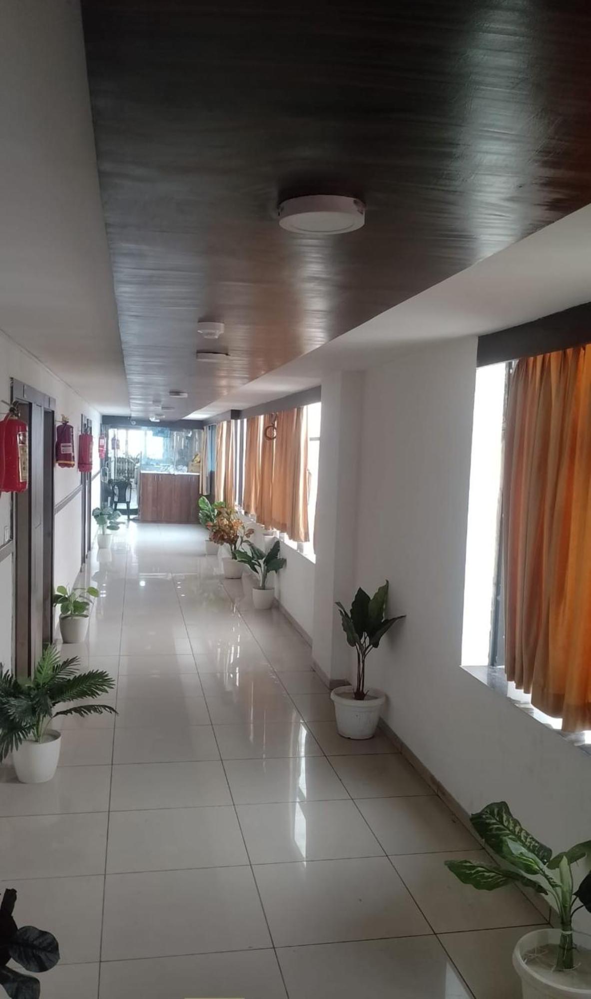 Hotel Paradise -Ahmedabad Exteriör bild