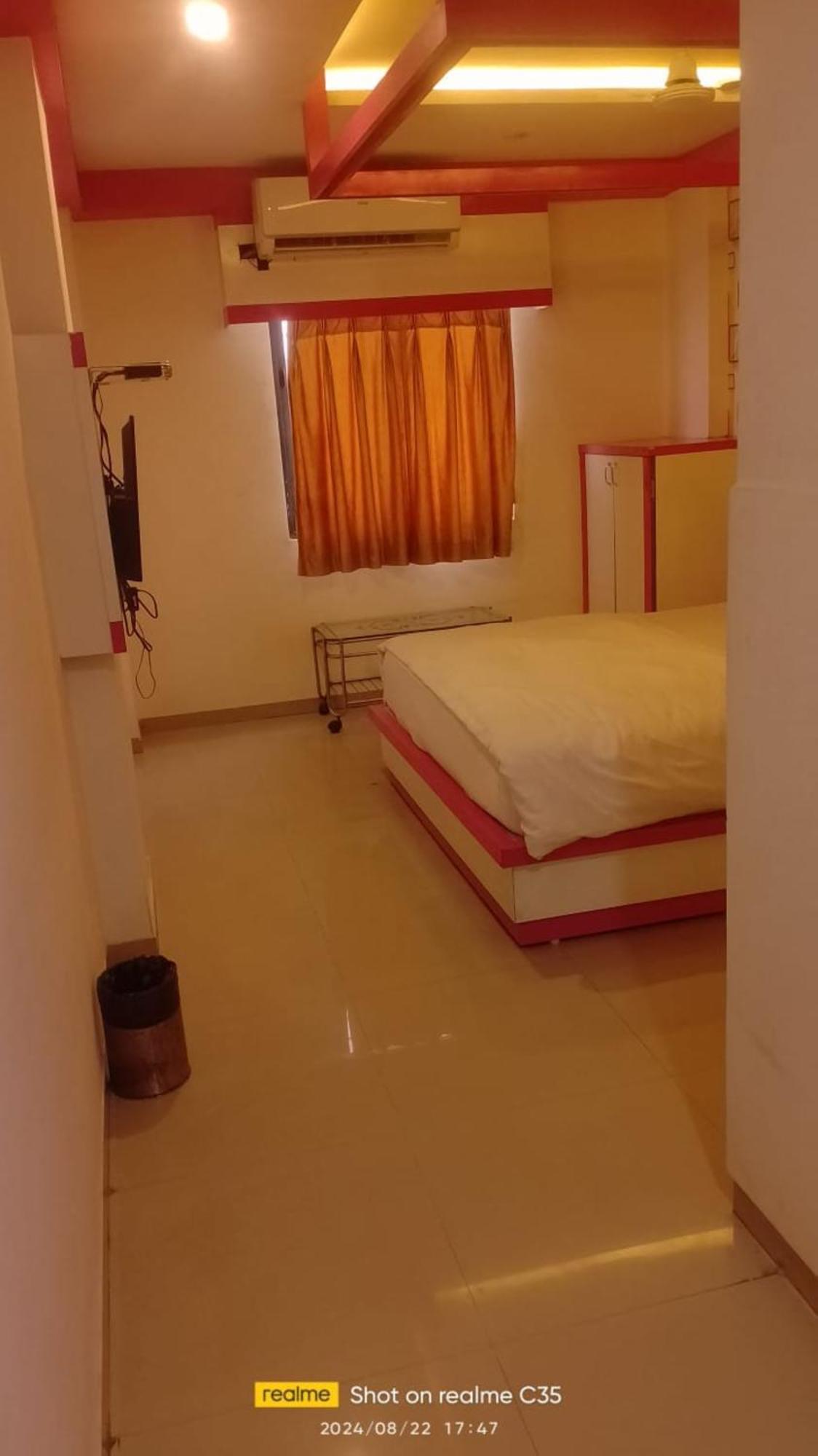 Hotel Paradise -Ahmedabad Exteriör bild